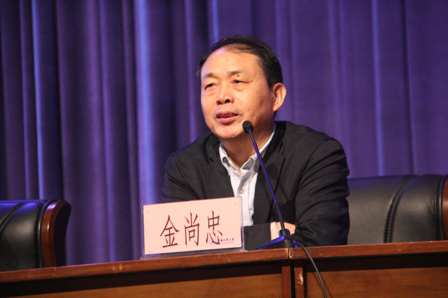 4月24日中午,体军部在嘉量大会堂组织召开了2023年省学生体质健康测试动员大会,副校长金尚忠、抽测学院领导、体军部党政领导及负责教师和全体参测学生参加了动员大会。