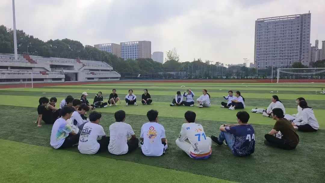 11月10日,中国计量大学第三届“新生杯”飞盘比赛圆满结束