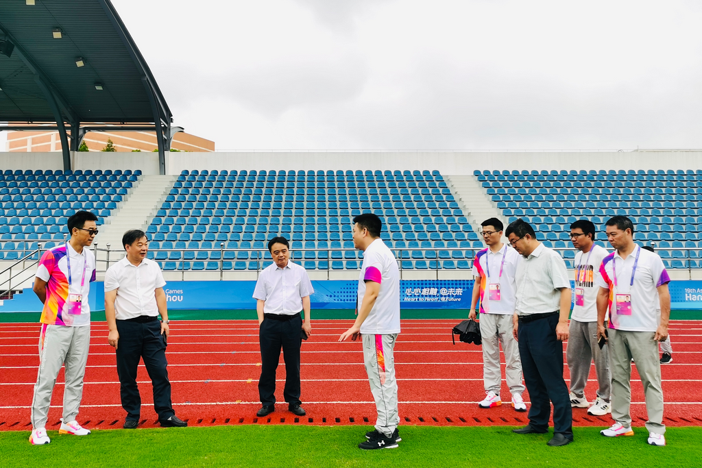 校领导现场检查指导筹办工作